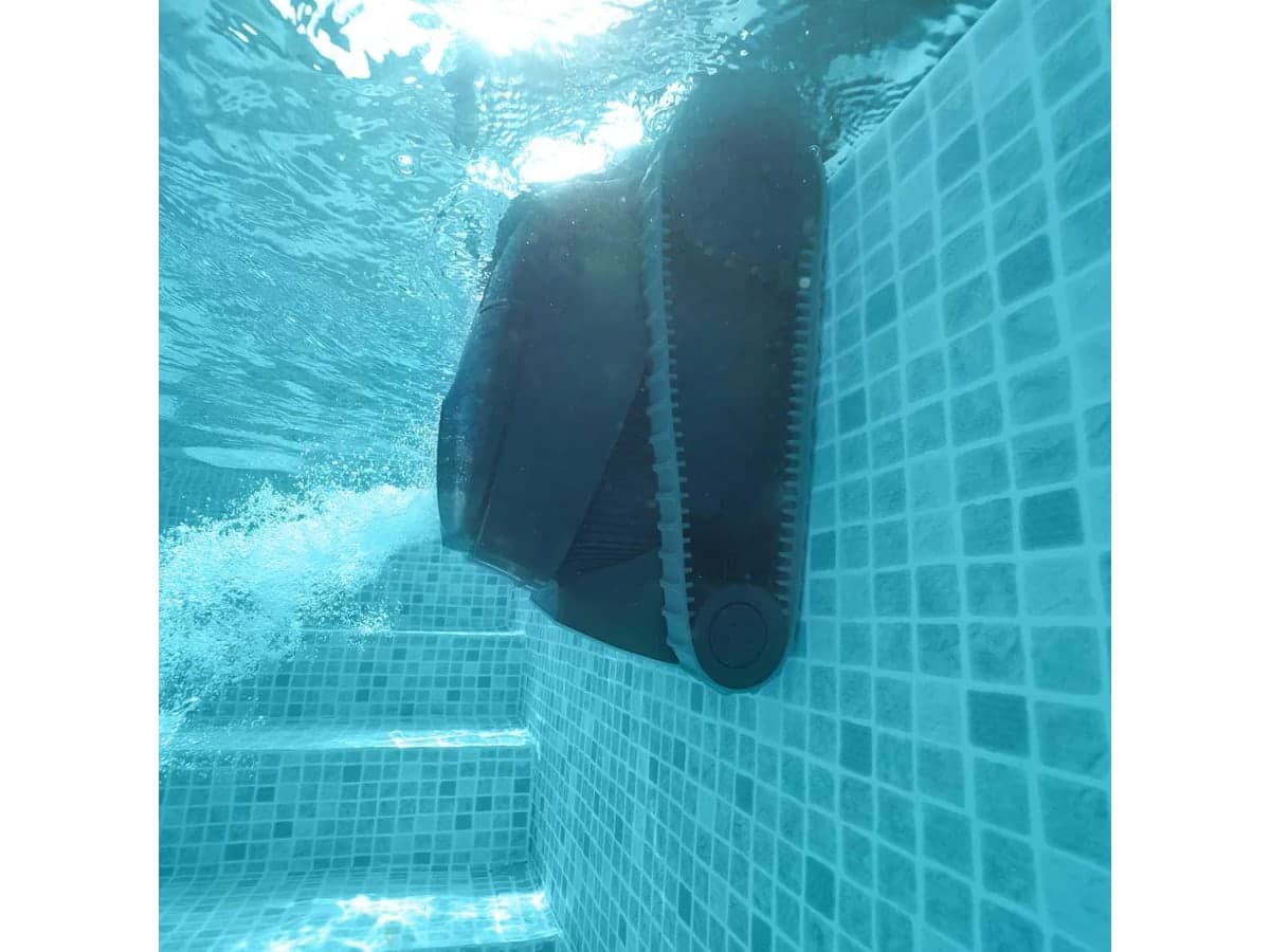 Dolphin Liberty 400 robotic pool cleaner